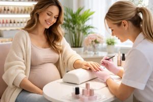 découvrez tout ce qu'il faut savoir sur l'utilisation du vernis semi-permanent pendant la grossesse et obtenez des réponses claires à vos questions pour une beauté en toute sécurité.